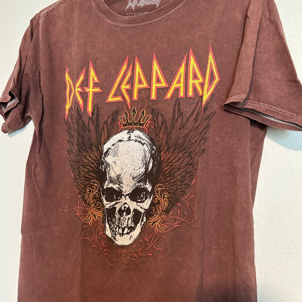 Def Leppard Band Tee with Skull Graphic - Brown & Yellow